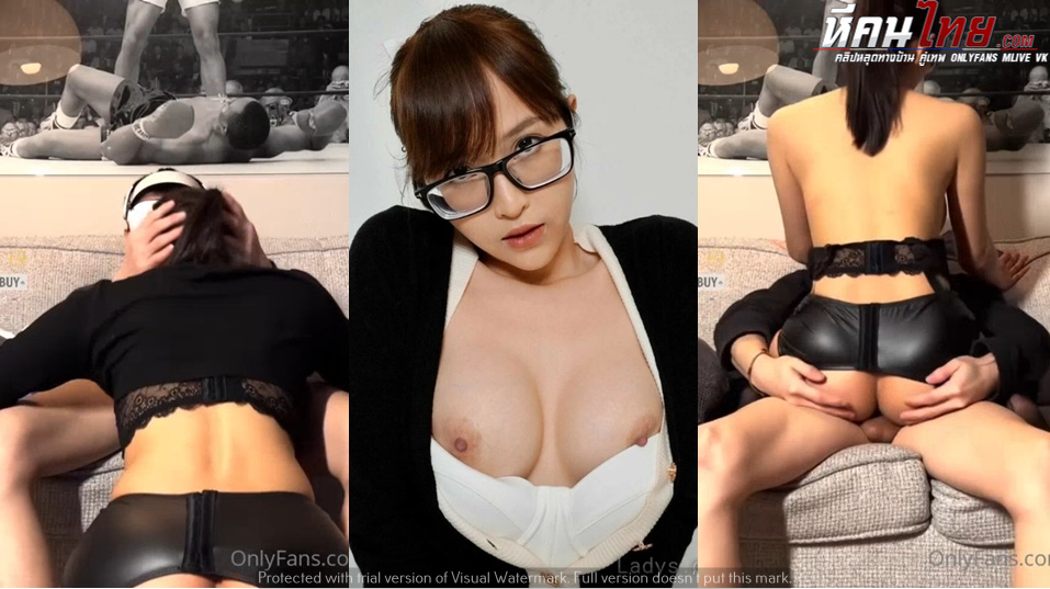 คลิปหลุด Onlyfans deerlong น้องกวาง เดียร์ลอง ชวนแฟนเปลี่ยนบรรยากาศดูหนังโป๊กล้อง VR ส่วนตัวเองก้มลงไปถอดกางเกงโม๊คควยล้วงหีจนแฉะ ขึ้นขย่มเย็ดสดโยกเอวเสียวๆคราวงเสียวแตกใน