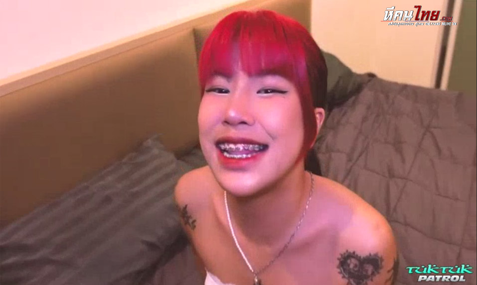 คลิปหลุด TukTukPatrol น้องเฟรม สาวหัวแดงสักลายโคตรน่ารัก โดนฝรั่งจับเสียบหีเย็ดสดกะแทกอย่างเสียว โดนซอยไม่ยั้งร้องครางอย่างฟินก่อนปล่อยน้ำพุ่งใส่หน้า